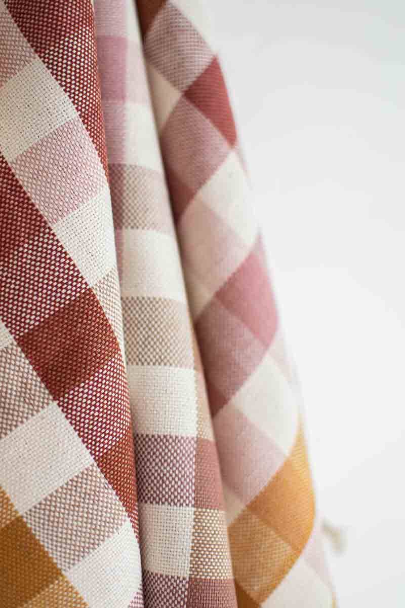 Oversized Woven Hand Towel in Damas
