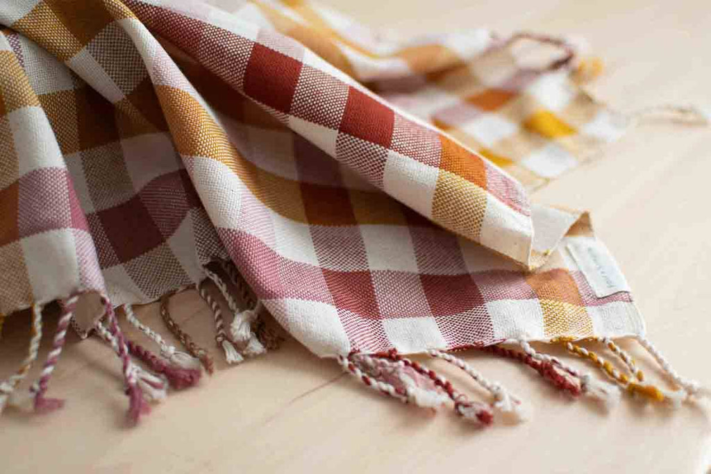 Oversized Woven Hand Towel in Damas