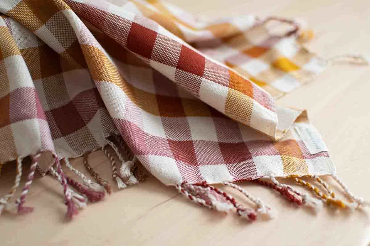 Oversized Woven Hand Towel in Damas